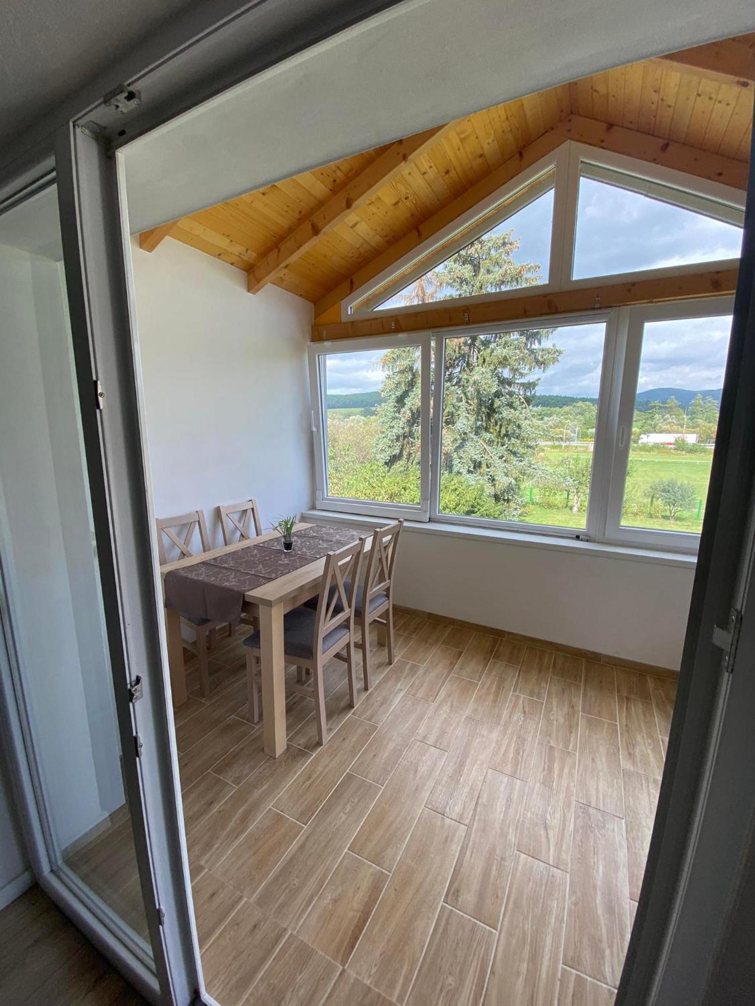 Apartman Nikol Прьевидза Экстерьер фото