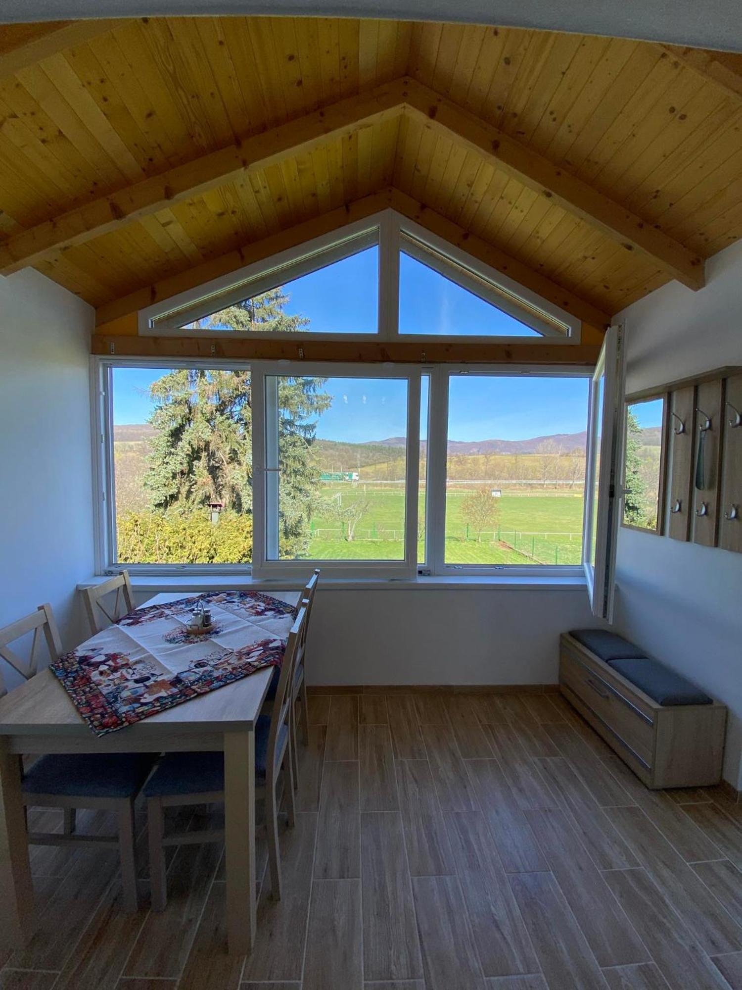 Apartman Nikol Прьевидза Экстерьер фото
